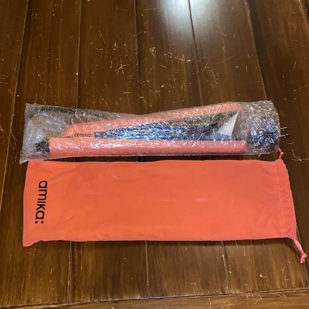 Amika Hair Straightener